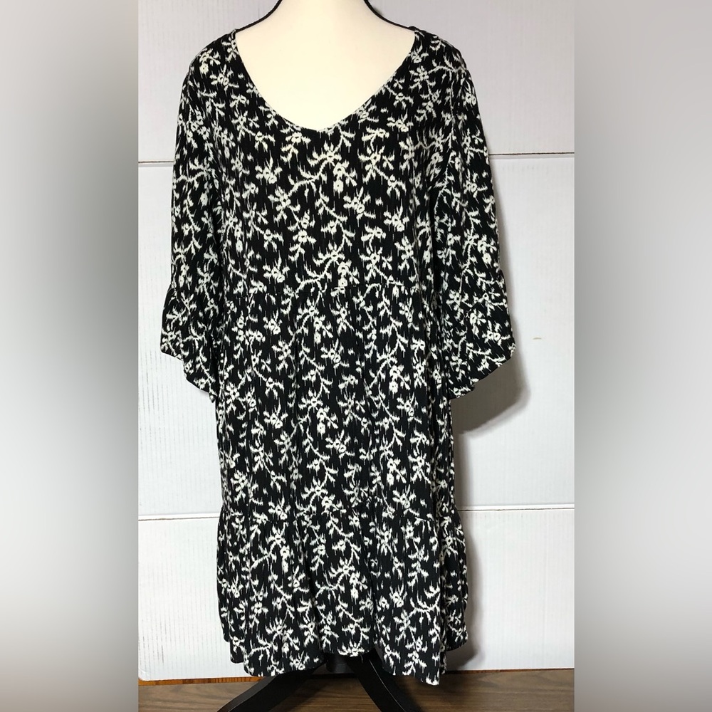 Universal Thread sz large black and cream patterned dress,very cute